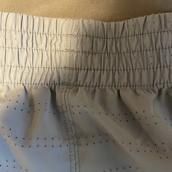 Shorts - Picture 3 of 4